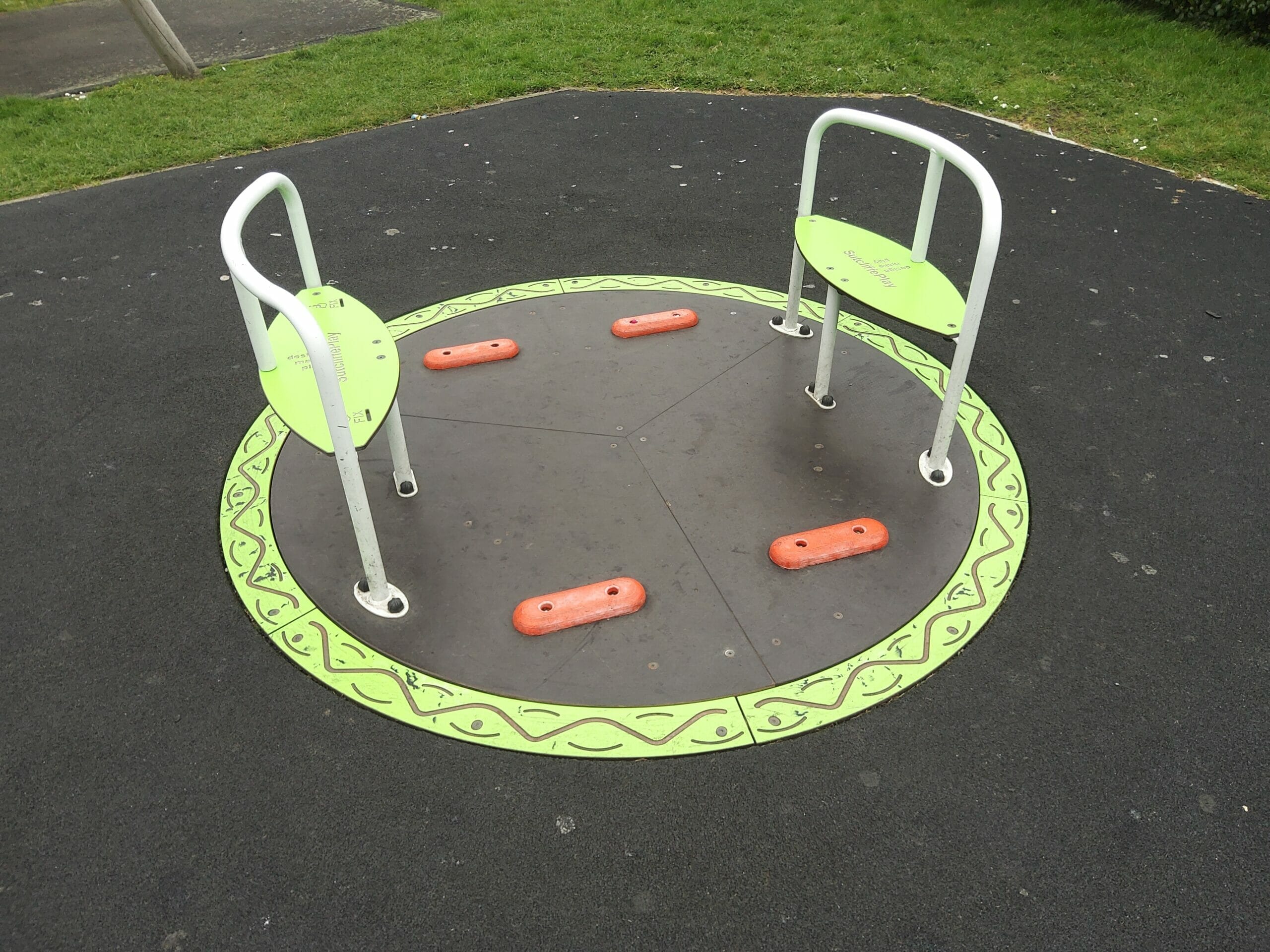 Accessible roundabout at Flaxley Road